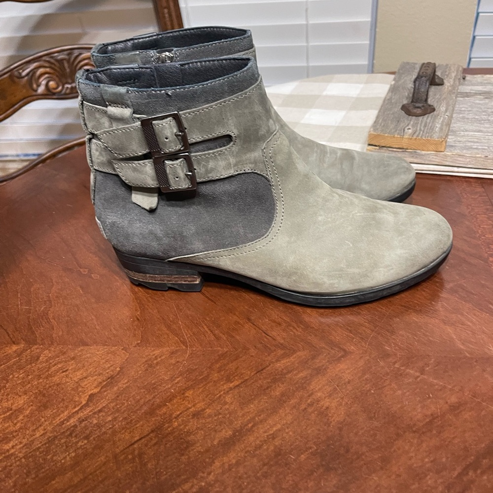 Sorel Lolla waterproof Bootie ankle boots - Picture 4 of 11